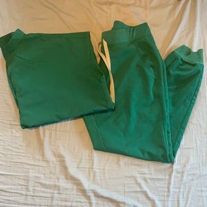 Hunter Green Figs Rafaela and Zamora set